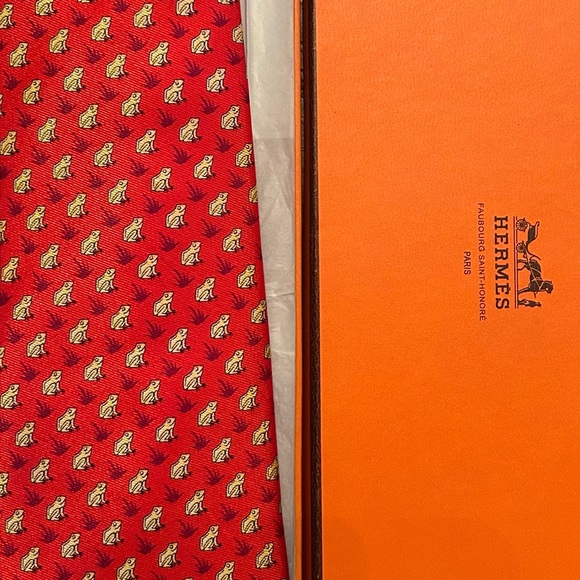 NIB Hermes Paris Silk Necktie with Frogs - Picture 10 of 10